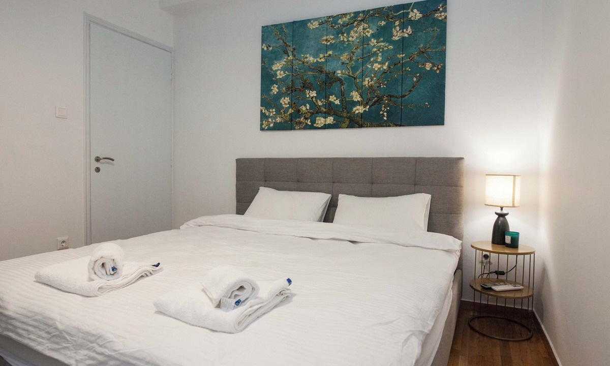 Mousio Apartment | Stylish Renovated 2 Bd Apt in Exarcheia