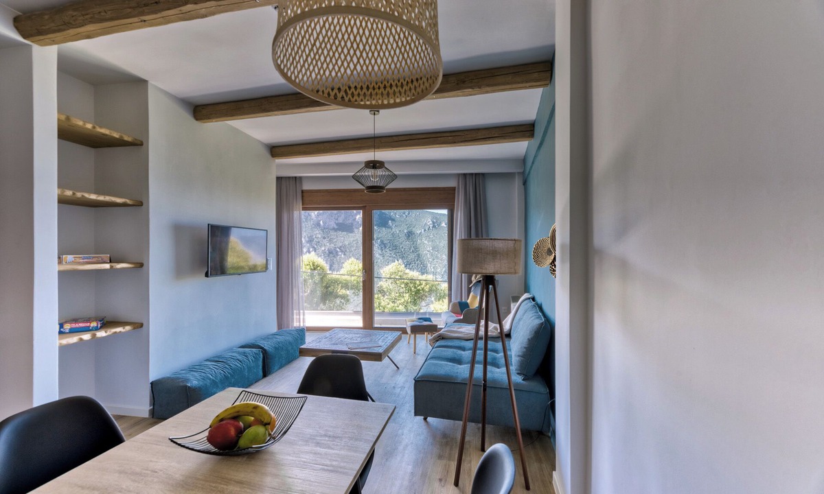 Delfoi Hotel | KOMODY