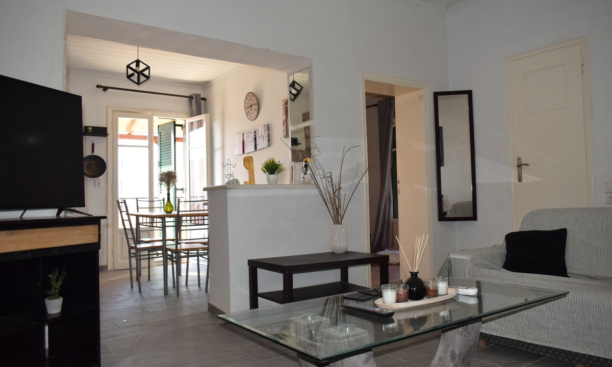 Evropouloi Apartment | Ethra Casa