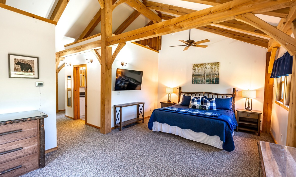 North Creek House | Sleeps 12 | 40 Private Acres | 10 Min Gore Mountain | 5BR Lodge