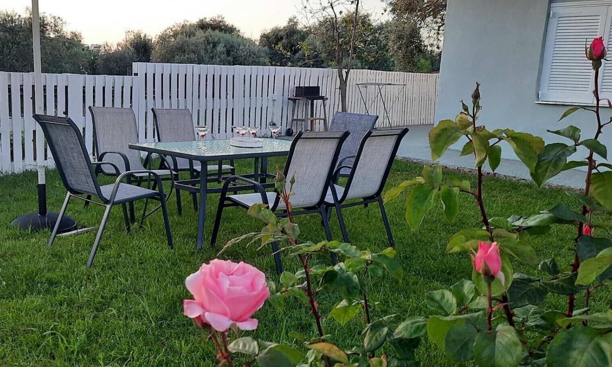 Skala Sotiros Apartment | Apartment 'Chrissi Princess 1' with Private Garden, Wi-Fi and Air Conditioning