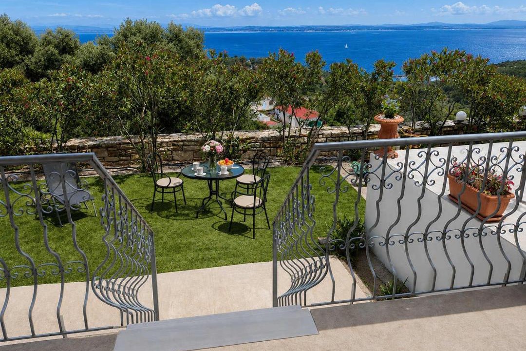 Ionia Apartment | Sea View Kallisto - Mastiha Grove Suite Chios