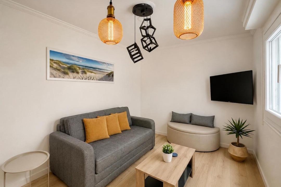 Ano Kipseli Apartment | Modern Semi-Basement Αpt - Vibrant Kypseli by ΜΡS