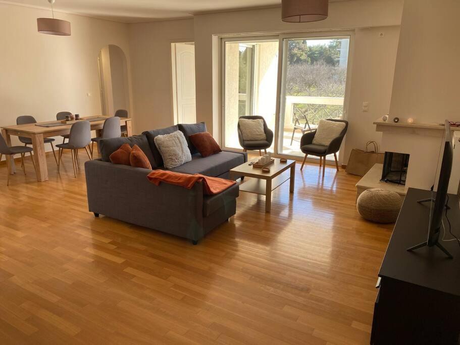 Khalandrion Apartment | Urban Apartment in Marousi with Rural View