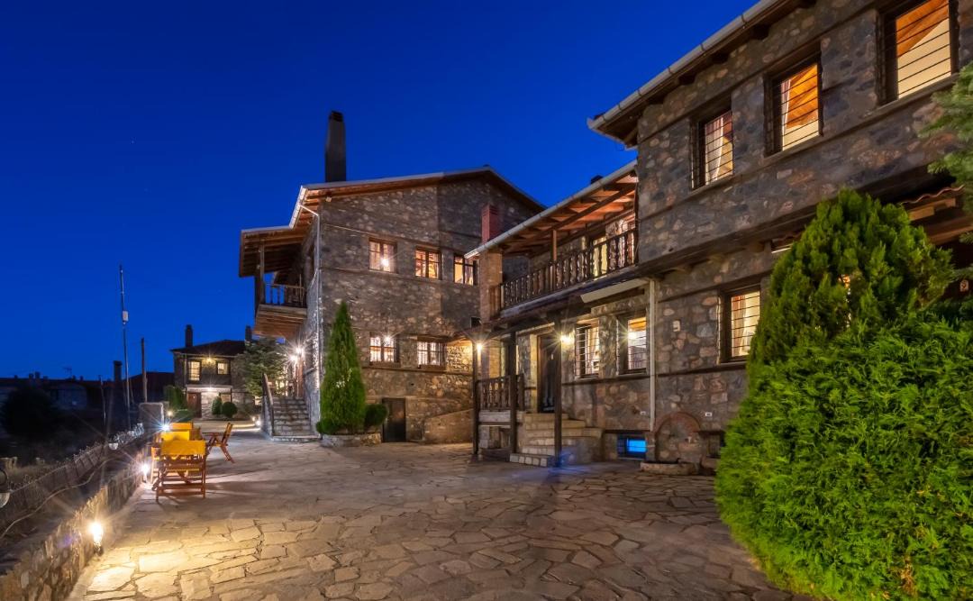 Aghios Athanasios Ski Chalet | ROUGA Mountain Boutique Suites & Spa