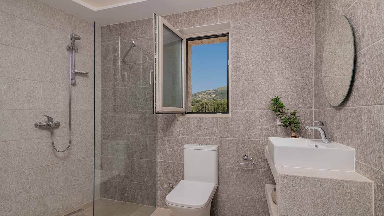 Photo of Bathroom in Pigadhakia
