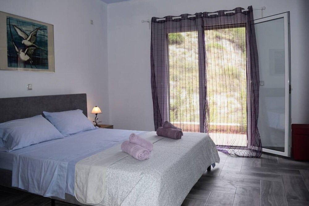 Photo of Bedroom in Dhrakata