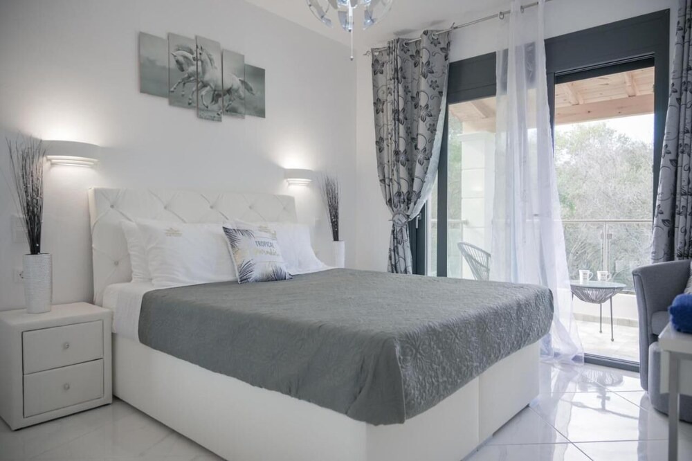 Photo of Bedroom in Messonghi