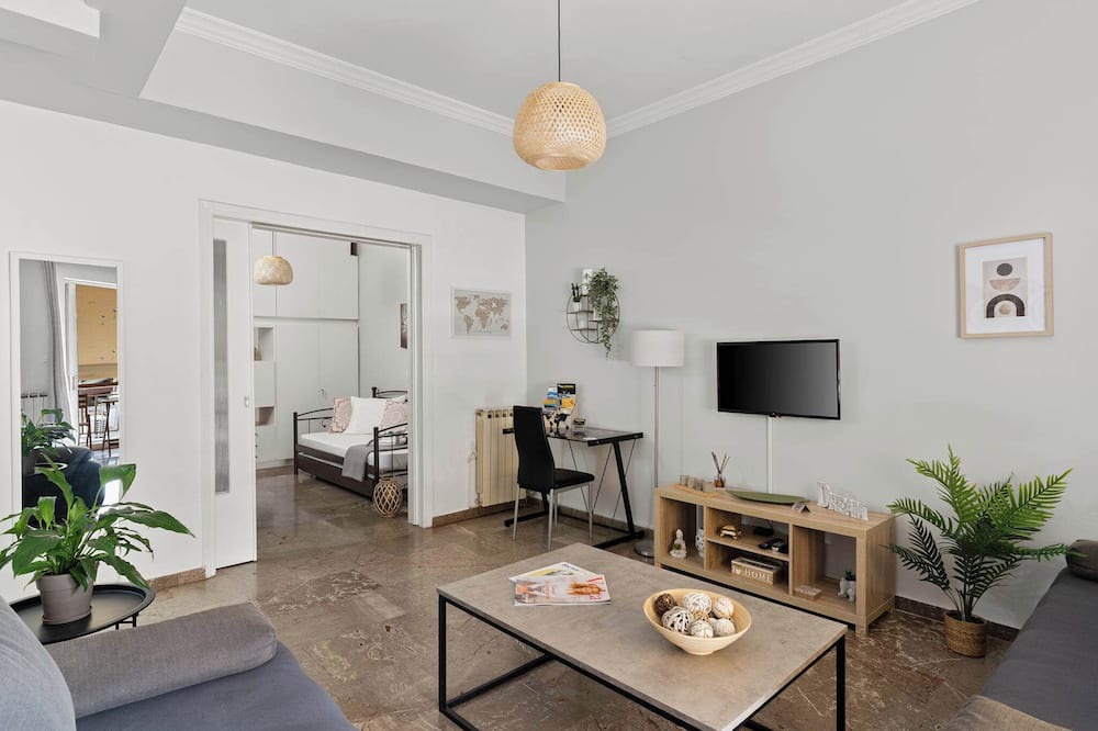 Photo of Livingroom in Aigaleo