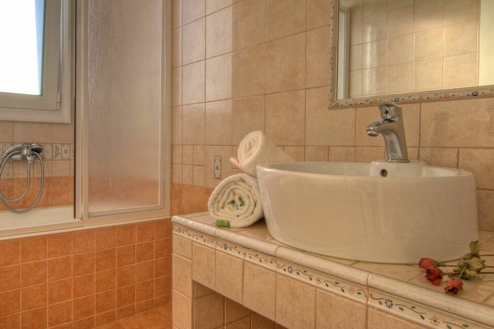 Photo of Bathroom in Gerani