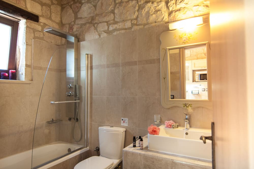 Photo of Bathroom in Psarou