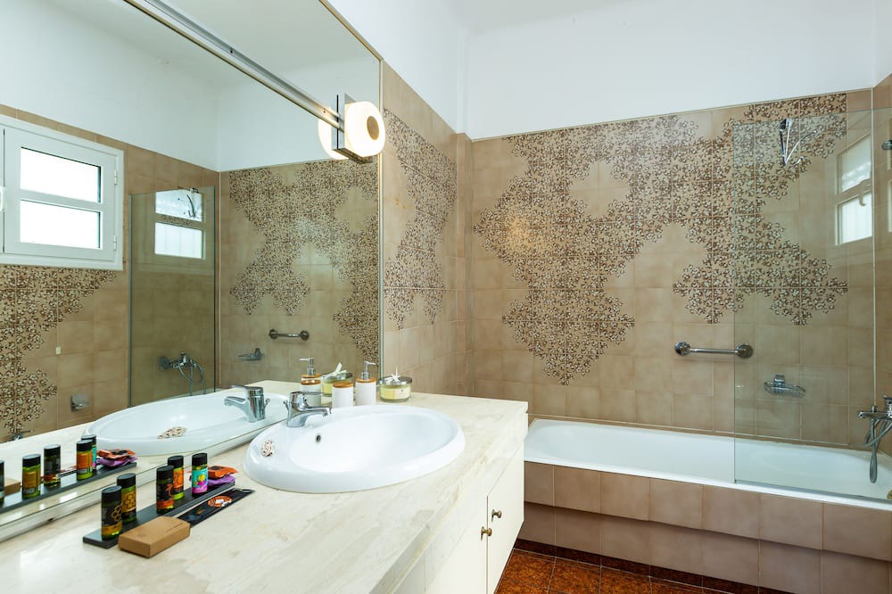 Photo of Bathroom in Kalathas