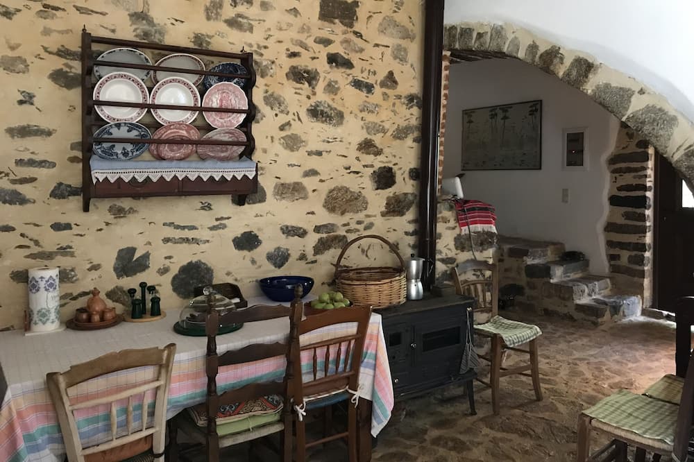 Photo of Livingroom in Minoa Pediada