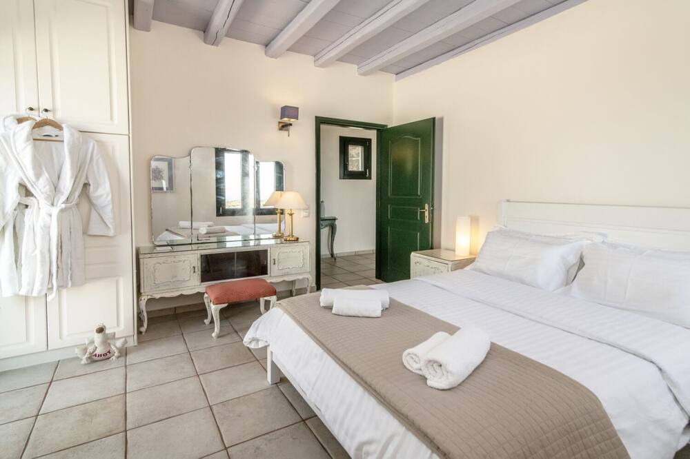 Photo of Bedroom in Exomvourgo