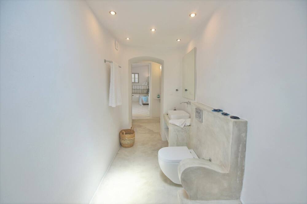 Photo of Bathroom in Vlikhos