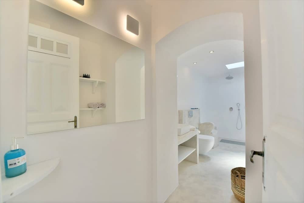 Photo of Bathroom in Vlikhos