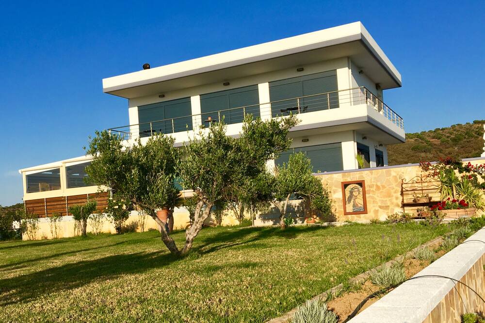 Photo of Outdoor in Plakalona