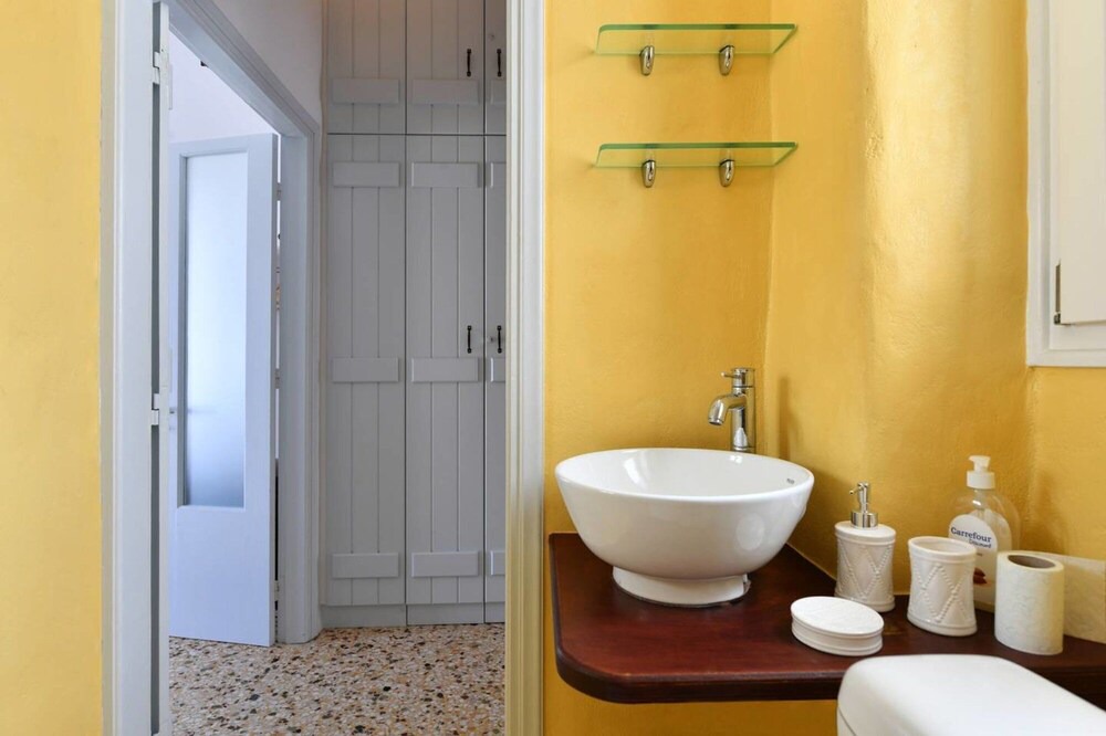 Photo of Bathroom in Parikia