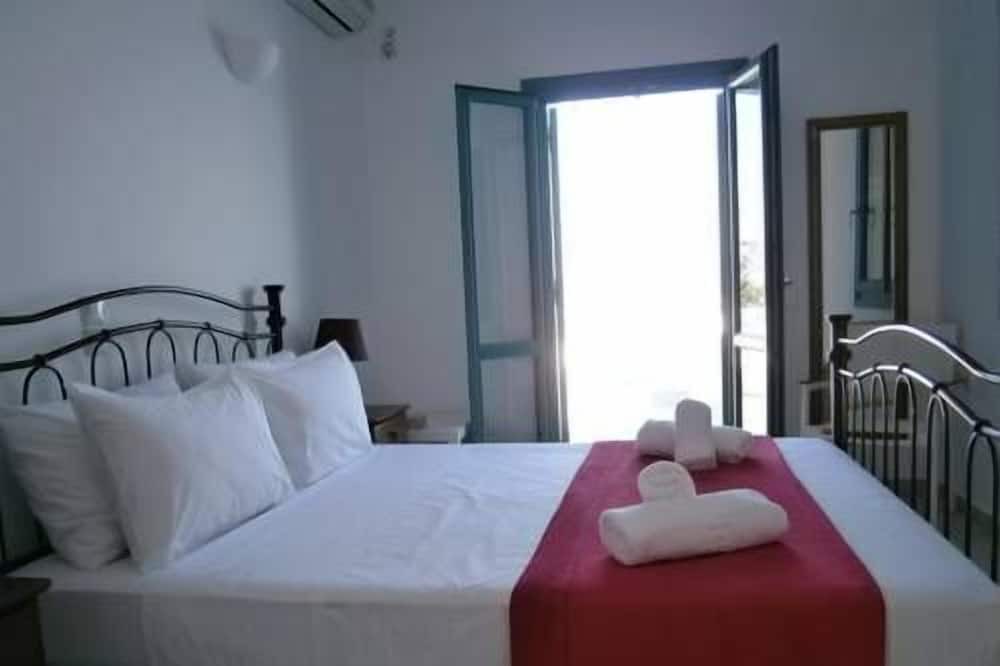 Photo of Bedroom in Imerovigli