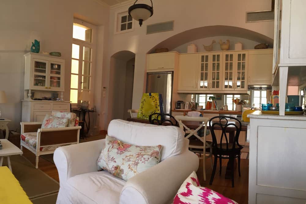 Photo of Livingroom in Poros