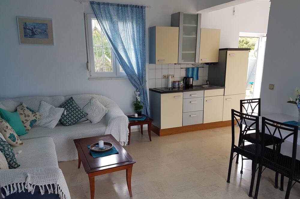 Photo of Livingroom in Agios Stefanos Avliotes