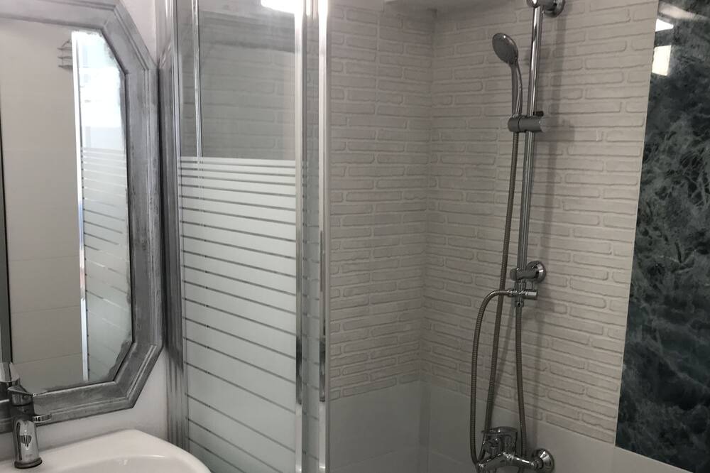 Photo of Bathroom in Platanes