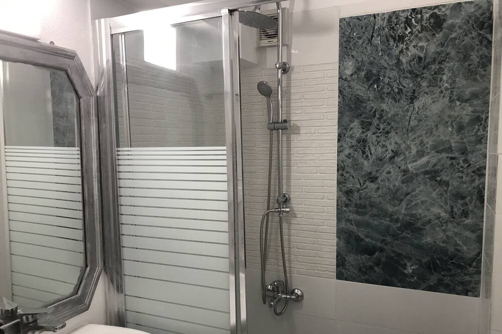 Photo of Bathroom in Platanes