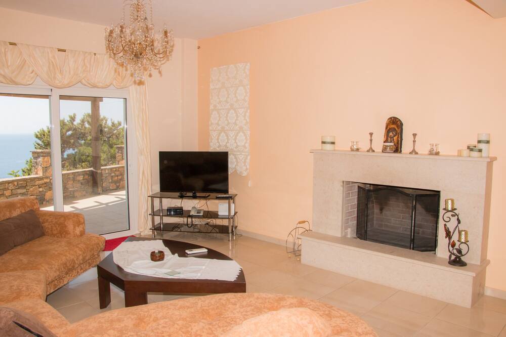 Photo of Livingroom in Pefki