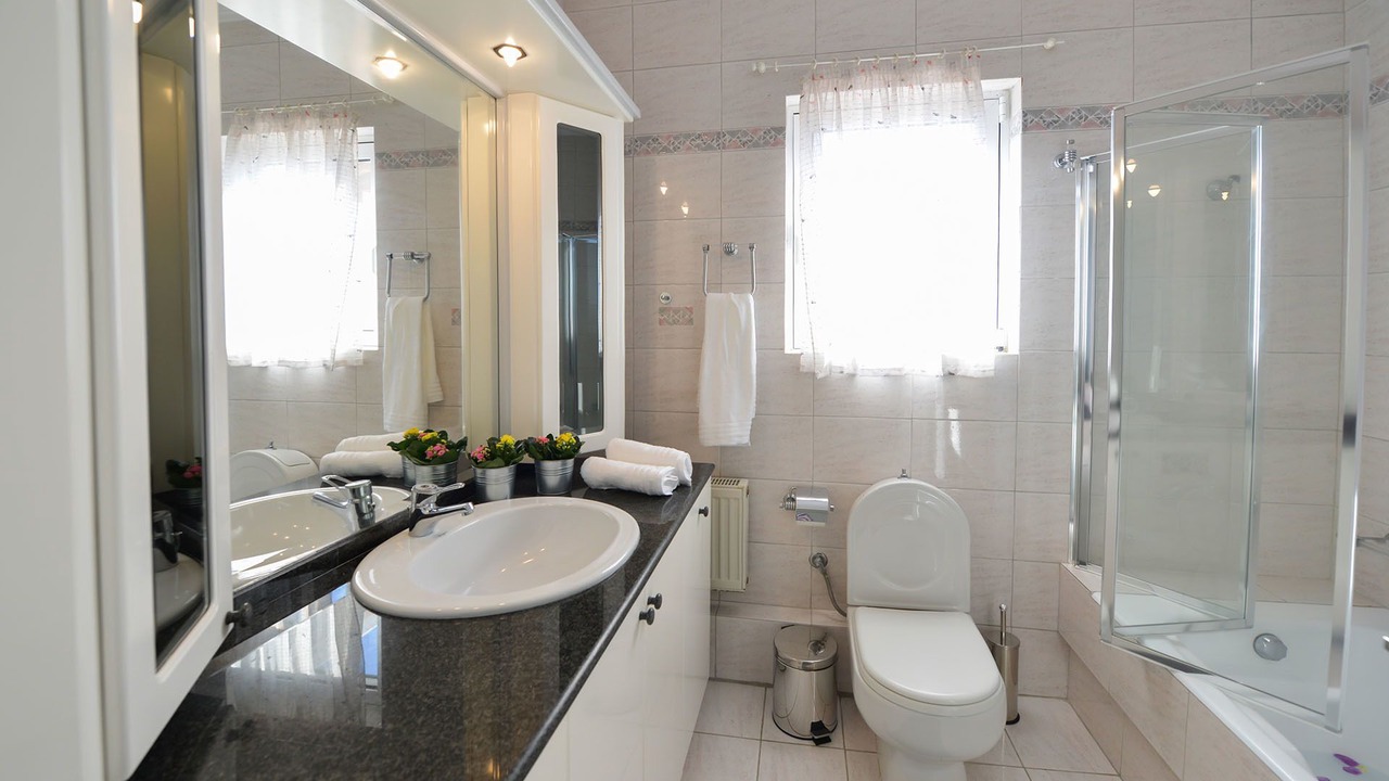 Photo of Bathroom in Kariotai