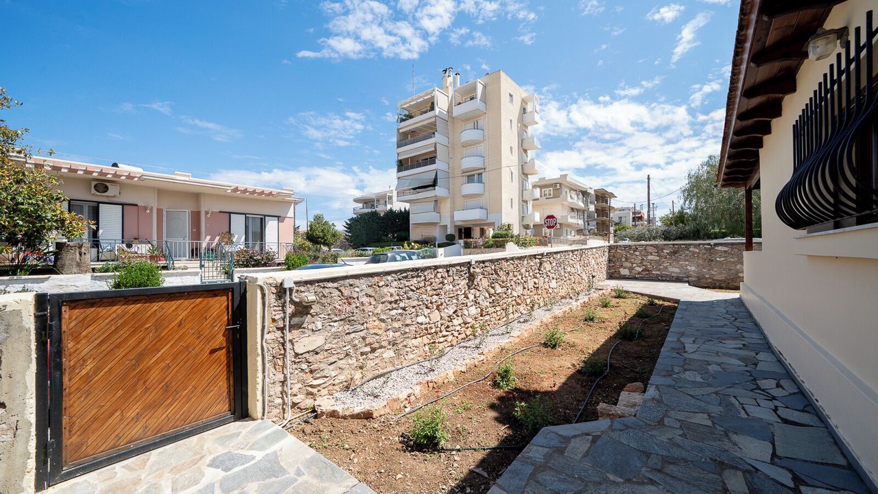 Photo of Outdoor in Markopoulon