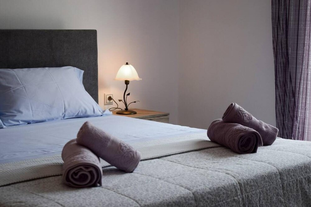 Photo of Bedroom in Dhrakata