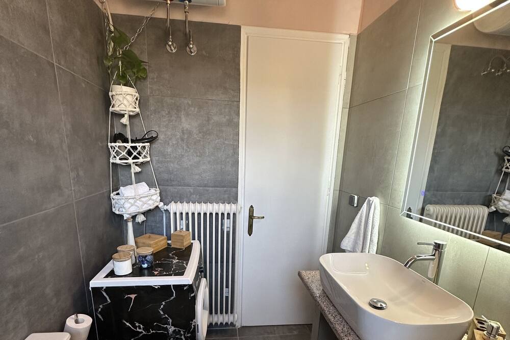 Photo of Bathroom in Leivathos