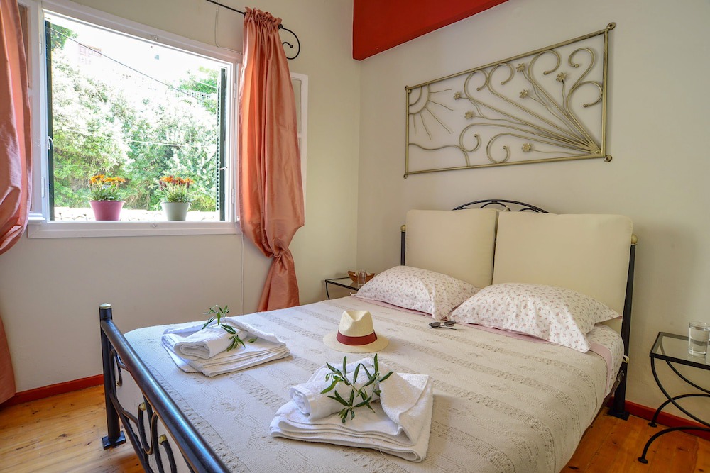 Photo of Bedroom in Longos