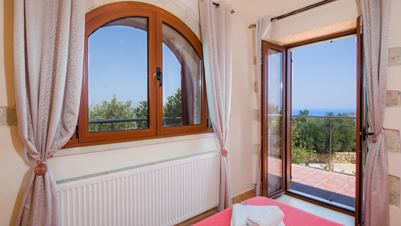 Photo of Bedroom in Stalos
