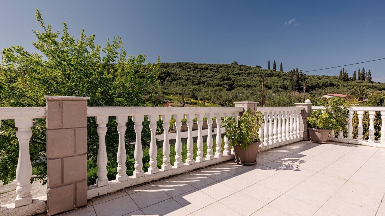 Photo of Patio Balcony in Alikanas