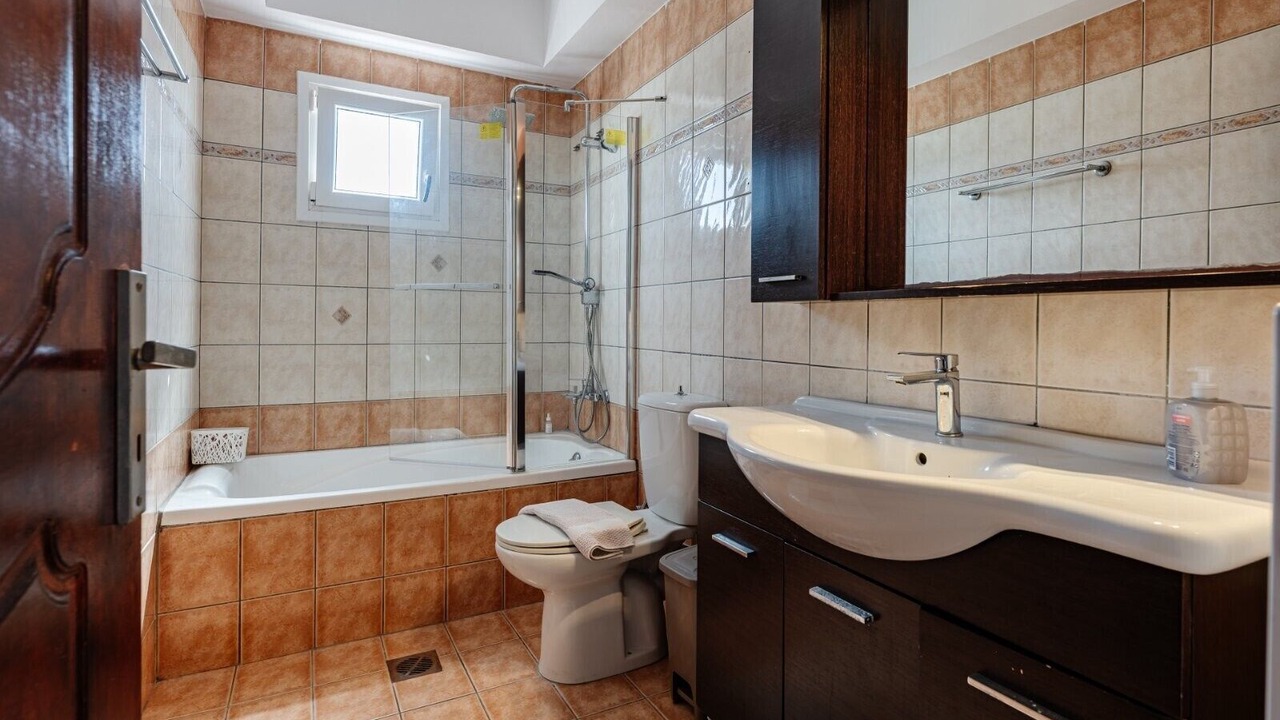 Photo of Bathroom in Alikanas