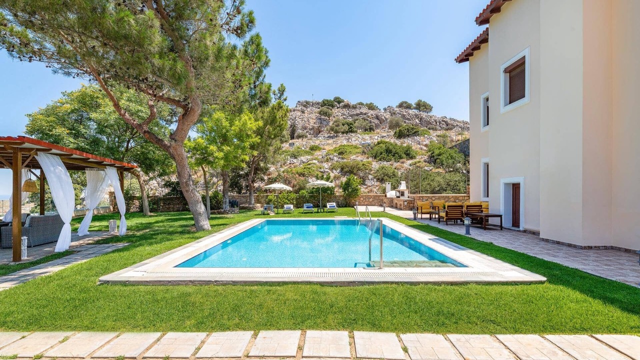 Photo of Others in Pefkos