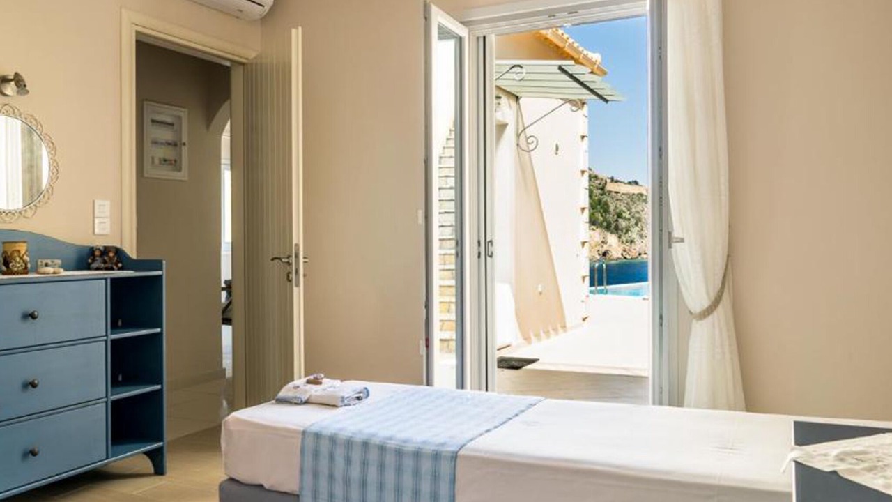 Photo of Bedroom in Frourion
