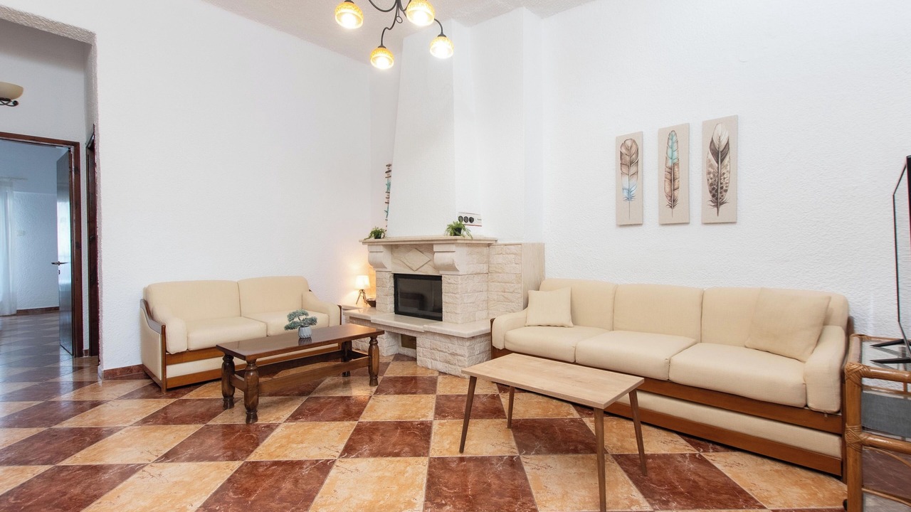 Photo of Livingroom in Polichrono