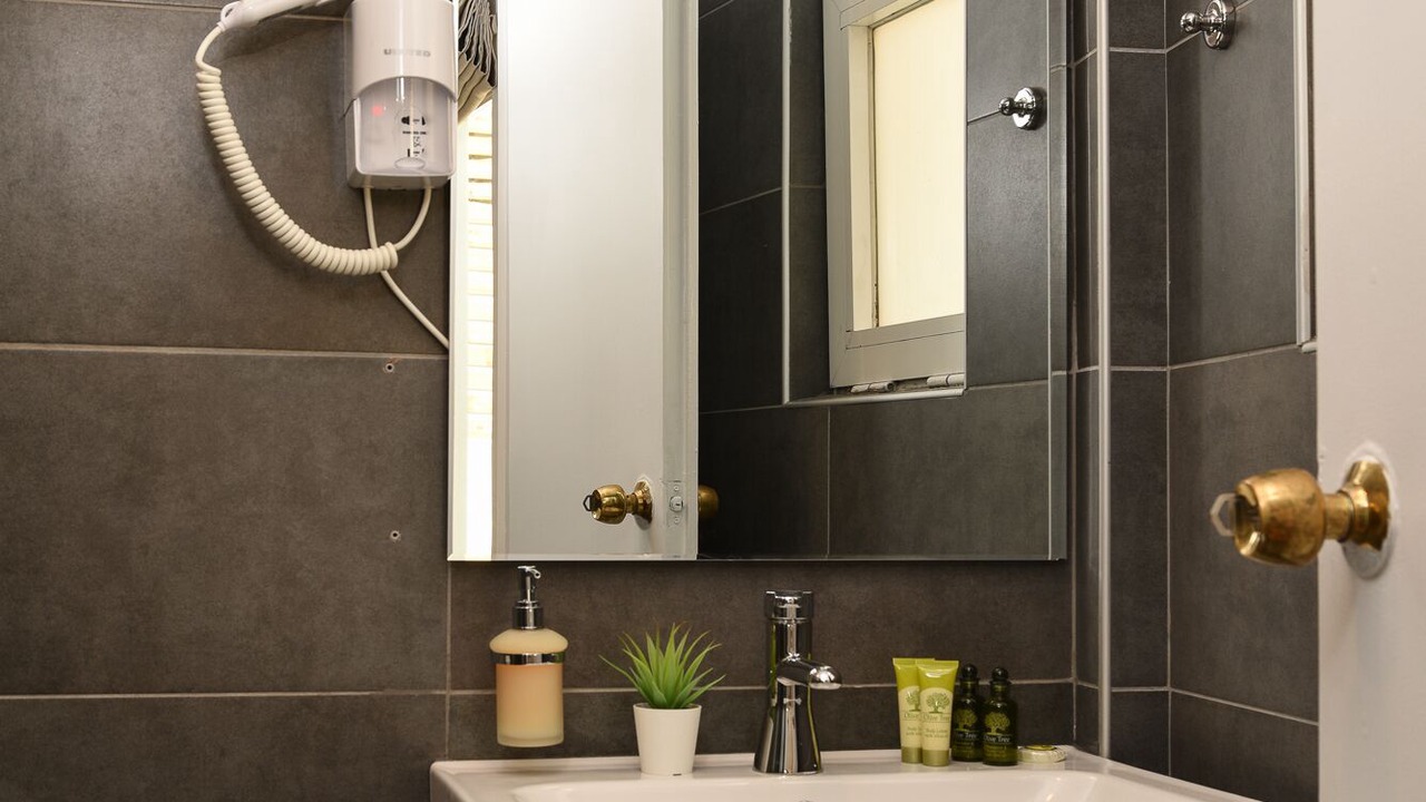 Photo of Bathroom in Omonia