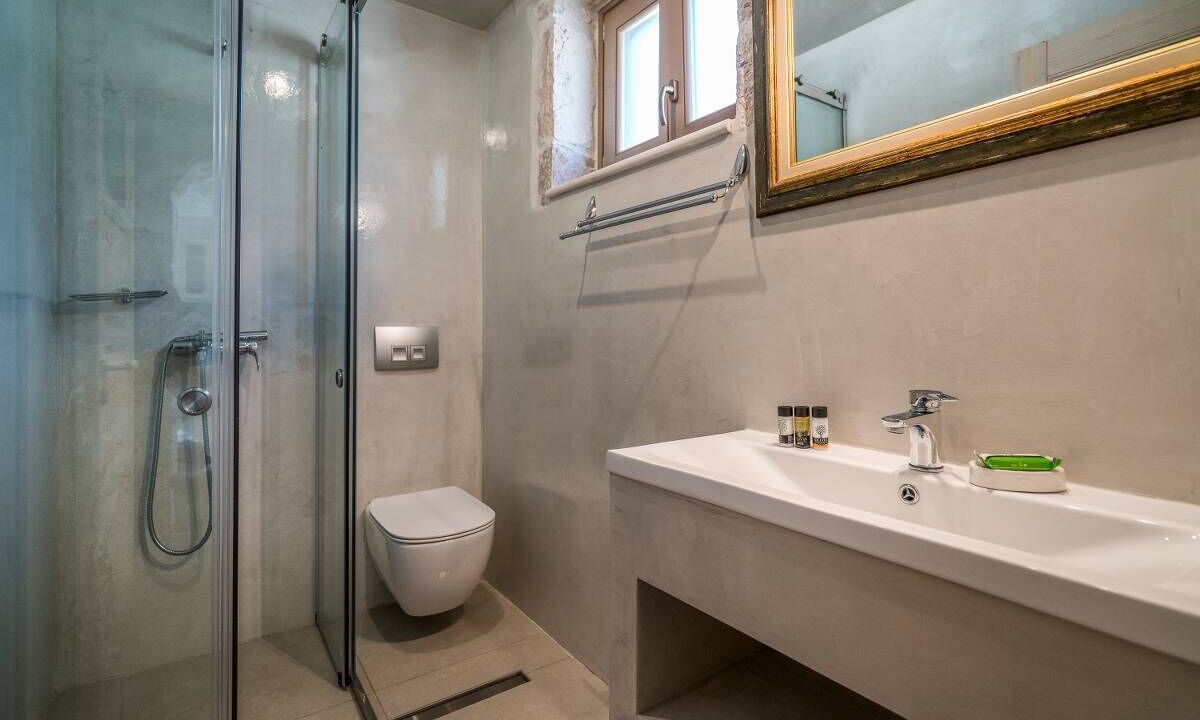 Photo of Bathroom in Gaitanion