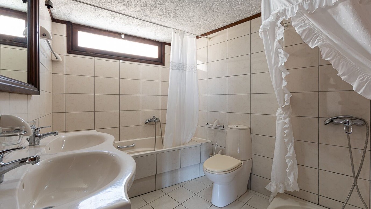 Photo of Bathroom in Elaia