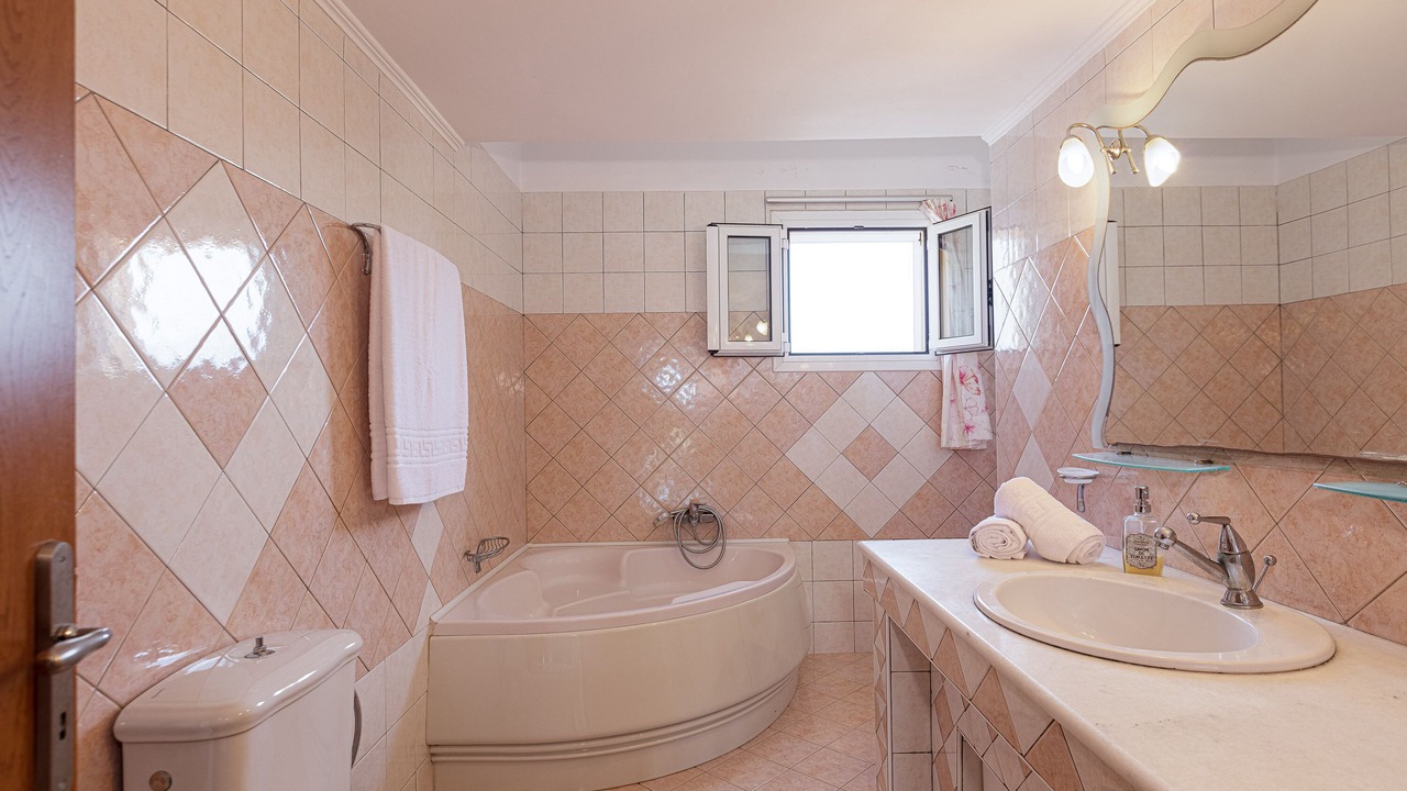 Photo of Bathroom in Panormos