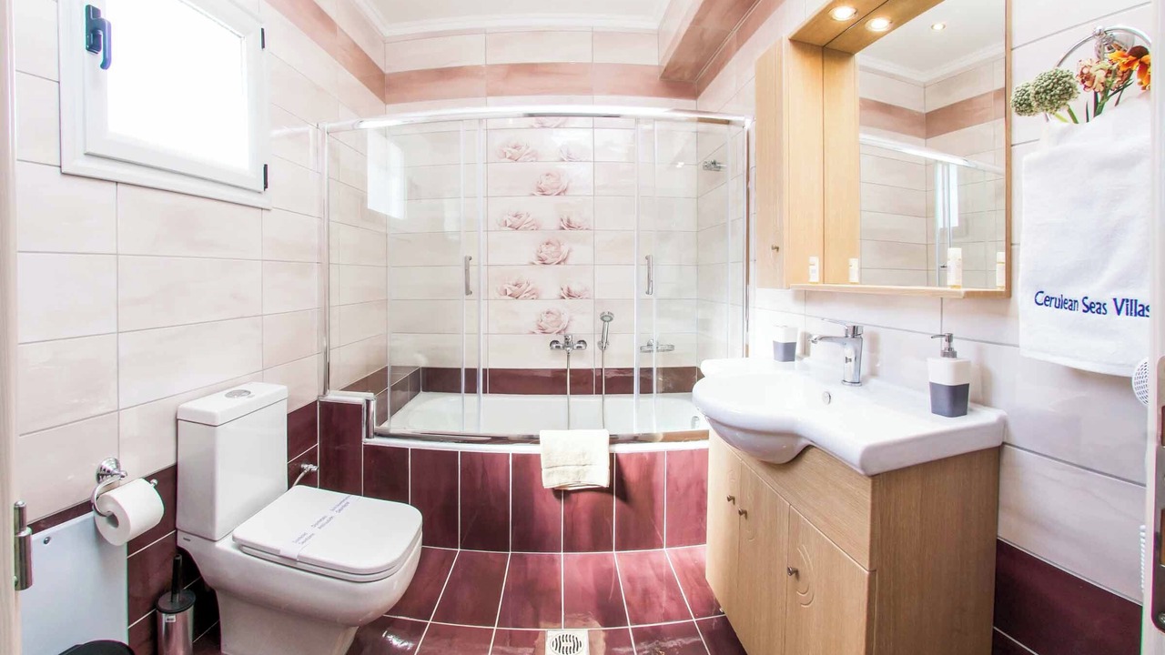 Photo of Bathroom in Skala