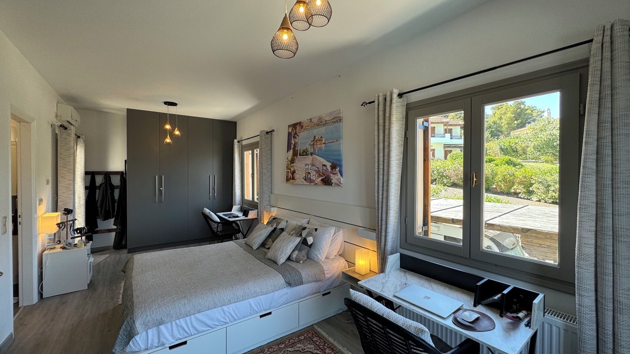 Photo of Bedroom in Petrothalassa