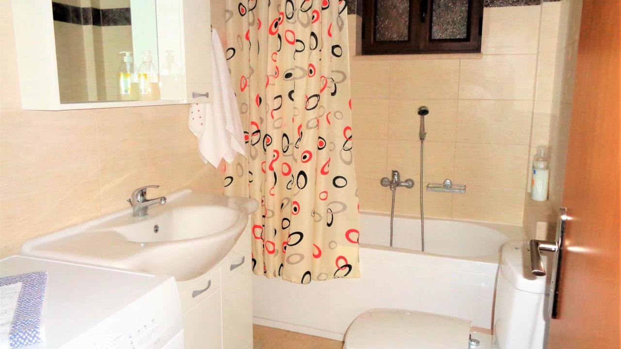 Photo of Bathroom in Diasella
