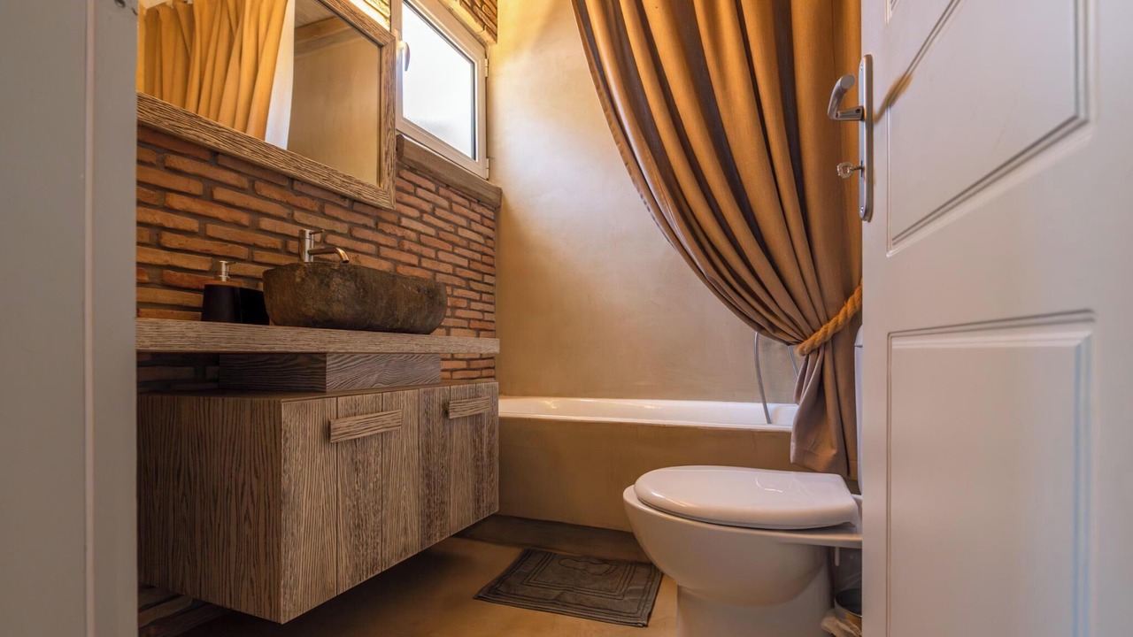 Photo of Bathroom in Tiros