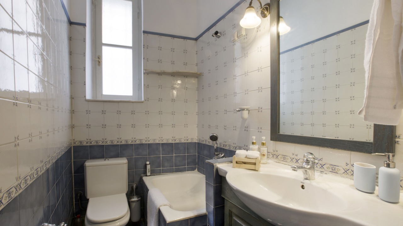 Photo of Bathroom in Koukaki