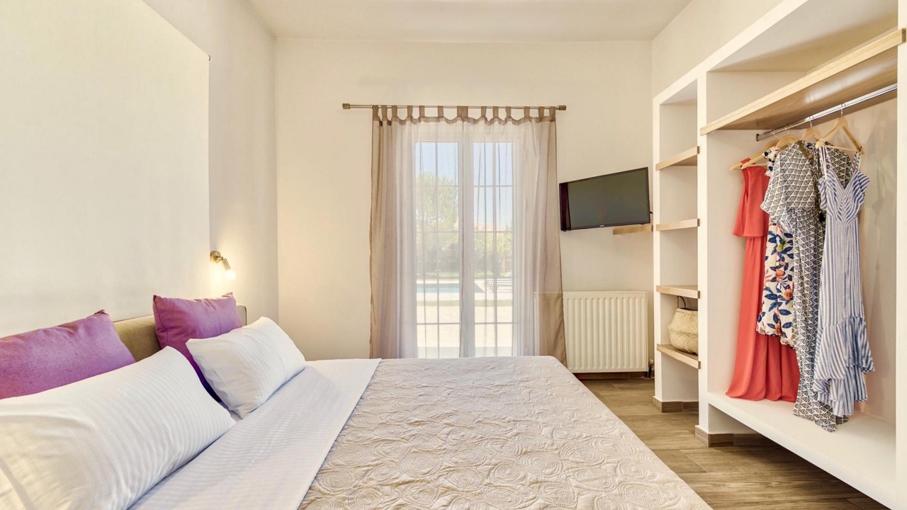 Photo of Bedroom in Pigadhakia