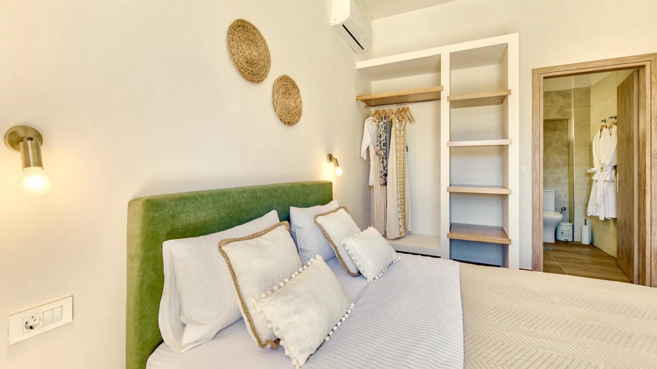 Photo of Bedroom in Pigadhakia